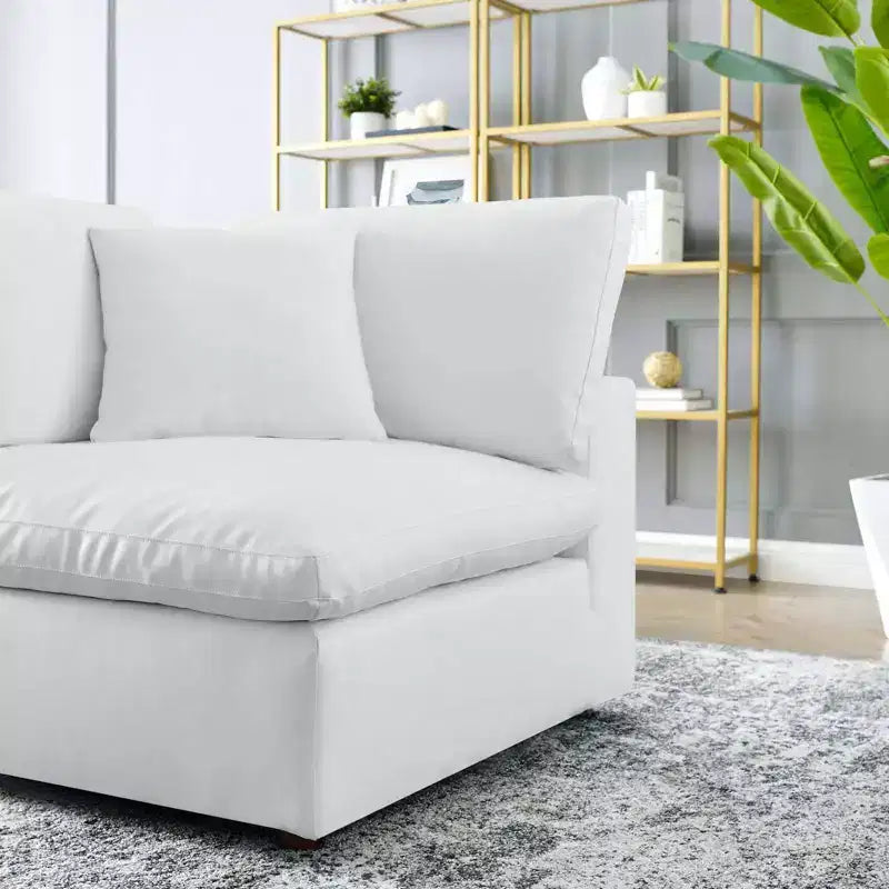 Fauteuil d'angle rembourré en similicuir garni de duvet