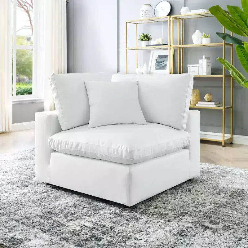 Fauteuil d'angle rembourré en similicuir garni de duvet