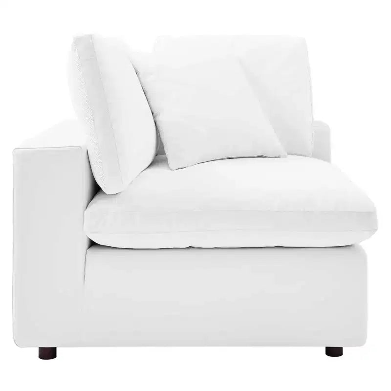 Fauteuil d'angle rembourré en similicuir garni de duvet